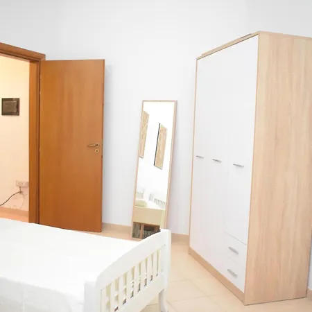 Breezy Lungomare Appartement *