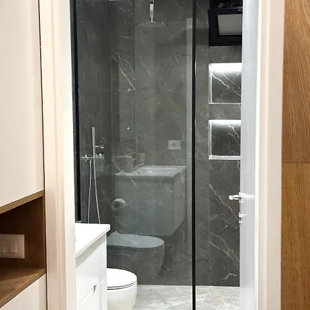 Breezy Lungomare Apartament Wlora