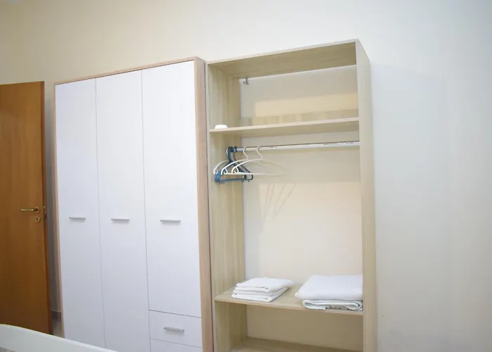 Breezy Lungomare Appartement *